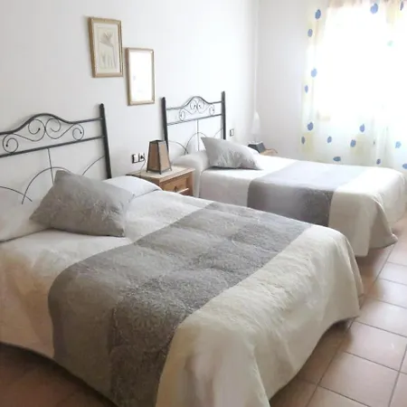 House With 3 Bedrooms In Sotoserrano, With Wonderful Mountain View, Enclosed ... Appartement *